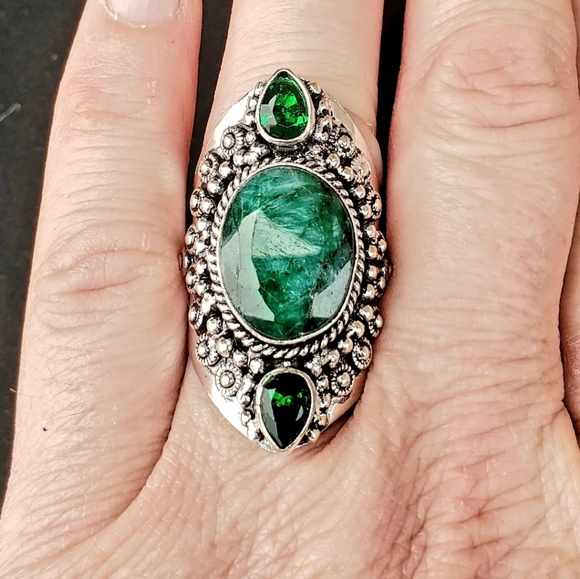 New Emerald and Peridot 925 Silver Statement Ring. - Picture 12 of 16
